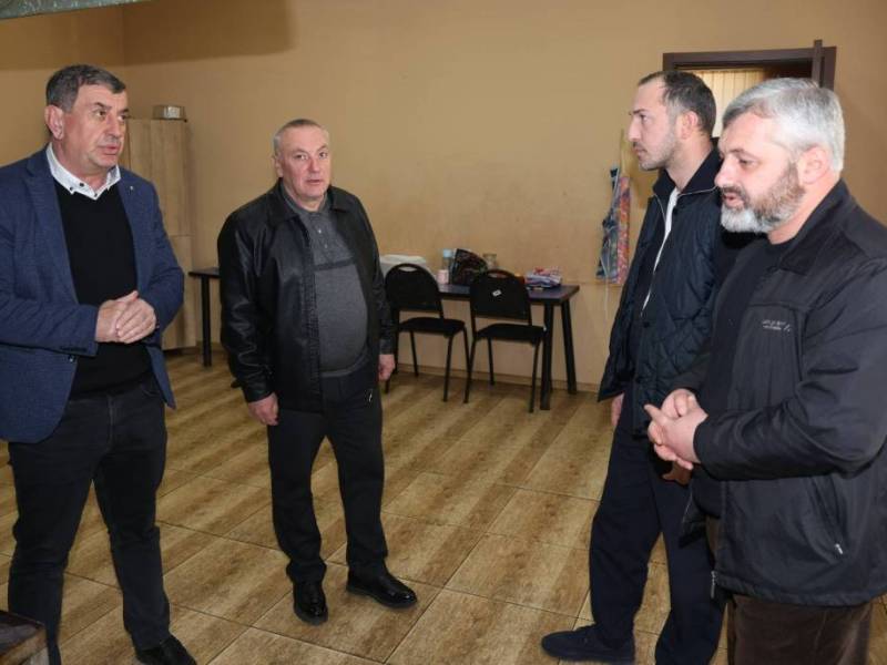 ცაგერის მუნიციპალიტეტის მერი ჭაბუკი ჭაბუკიანი ცაგერის უფასო სასადილოში იმყოფებოდა